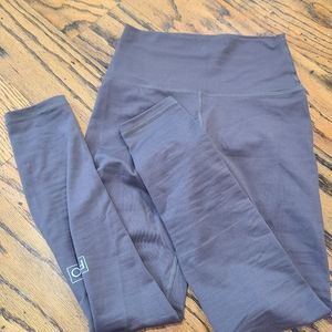Fleo Leggings small
